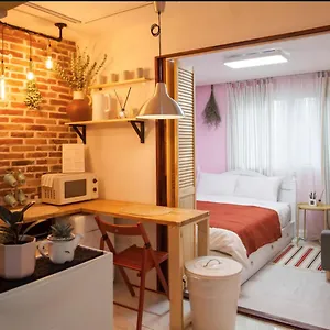 Apartment Hongdae Min House, Seoul