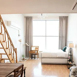 Apartment Yolo House In Hongdae, Seoul